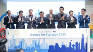 Ceremonia de presentación de nuevas iniciativas entre el NIC y Google. (Fotografía: VNA)