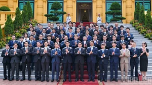 [Foto] Presidente de Vietnam dialoga con delegados juveniles del Partido Liberal Democrático de Japón