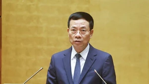 El ministro de Ciencia y Tecnología de Vietnam, Nguyen Manh Hung, interviene en el décimo período de sesiones de la Asamblea Nacional de la XV legislatura. (Foto: VNA)