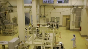 Técnicos iraníes trabajan en la instalación nuclear de Isfahán, ubicada a unos 420 kilómetros al sur de Teherán, la capital. (Foto: The Times of Israel/VNA)