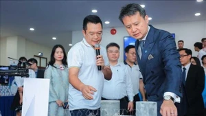 El director general de la Organización Mundial de la Propiedad Intelectual, Daren Tang, y el viceministro de Ciencia y Tecnología de Vietnam Hoang Minh. (Foto: VNA)
