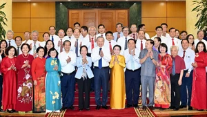 [Foto] Líder del PCV recibe a miembros clave de Asociación de Estímulo al Estudio de Vietnam