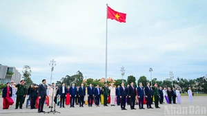 [Foto] Ciudadanos destacados en seguimiento del ejemplo de Ho Chi Minh rinden cuentas ante el líder nacional