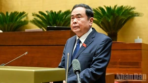 El presidente de la Asamblea Nacional, Tran Thanh Man, habla en la conferencia. (Foto: Nhan Dan)