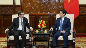 El presidente de Vietnam, Luong Cuong, recibe al embajador de Finlandia en el país, Pekka Voutilainen. (Foto: Nhan Dan)
