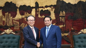 [Foto] Premier vietnamita se reúne con ejecutivo de corporación japonesa MUFG