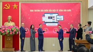 [Foto] Ceremonia de lanzamiento de publicación digital en coreano del periódico Nhan Dan