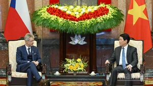 Reunión entre el presidente de Vietnam, Luong Cuong, y el titular del Senado de la República Checa, Milos Vystrcil. (Foto: Nhan Dan)