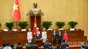 Nguyen Van Quang presta juramento ante la Asamblea Nacional y el pueblo. (Foto: Nhan Dan)