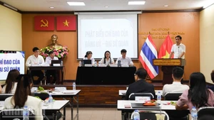 El embajador de Vietnam en Tailandia, Pham Viet Hung, interviene en el congreso. (Fotografía: Nhan Dan)