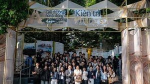 La exposición se enmarca en los Premios para Acciones por la Comunidad 2025, cuyo objetivo es honrar los esfuerzos comunitarios e inspiradores en la acción y la sabiduría.