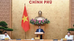 El primer ministro de Vietnam, Pham Minh Chinh, preside la reunión. (Foto: Nhan Dan)