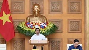 [Foto] Premier vietnamita dirige reunión sobre labores de superación de las secuelas del tifón Bualoi