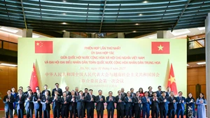 [Foto] Sesiona primera reunión del Comité de Cooperación entre parlamentos de Vietnam y China