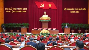Vista de la sesión de clausura del 14º Pleno del XIII Comité Central del Partido Comunista de Vietnam.
