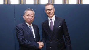 El secretario general del Partido Comunista de Vietnam y por entonces presidente del Estado, To Lam (izquierda), se reúne con el presidente de Finlandia, Alexander Stubb, el 24 de septiembre de 2024. (Foto: VNA)