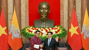El presidente de Vietnam, Luong Cuong (derecha), y el rey de Bután, Jigme Khesar Namgyel Wangchuck. (Foto: Nhan Dan)