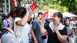 [Foto] Largas colas para conseguir entradas del concierto “La Patria en el corazón”