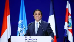 El primer ministro de Vietnam, Pham Minh Chinh, habla en el foro. (Fotografía: VNA)