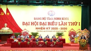 El Presídium de la Asamblea del Comité del Partido Comunista de Vietnam en la provincia de Ninh Binh para el mandato 2025-2030. (Foto: VNA)
