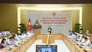 [Foto] Premier vietnamita preside Conferencia Nacional sobre Examen de Graduación de Bachillerato 2025