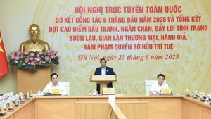 [Foto] Premier vietnamita preside conferencia nacional contra falsificación y contrabando de productos 