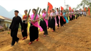 En el Festival de Then Kin Pang de la etnia minoritaria Thai en Lai Chau. (Foto: Nhan Dan)