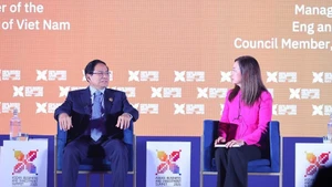 El primer ministro de Vietnam, Pham Minh Chinh, en el diálogo de alto nivel celebrado en el marco de la Cumbre de Negocios e Inversión de la Asean 2025. (Foto: VNA)