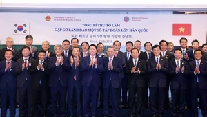 El secretario general del Partido Comunista de Vietnam, To Lam, y los delegados en la cita. (Foto: VNA)