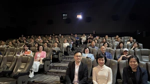 El público en la proyección de la película vietnamita “Dao, Pho and Piano” (Flor de Durazno, Pho y Piano) en el tercer Festival de Cine de la Asean en Hong Kong (China). (Foto: VNA)