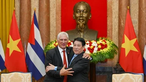 El presidente de Vietnam, Luong Cuong, y el primer secretario del Comité Central del Partido Comunista de Cuba y presidente de la República, Miguel Díaz-Canel Bermúdez. (Foto: Nhan Dan)
