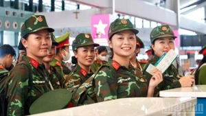 [Foto] Vuelo especial de 360 oficiales del desfile A80 a Ciudad Ho Chi Minh