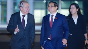 [Foto] Premier vietnamita y líder de la ONU parten de Hanói para 47ª Cumbre de la Asean