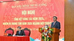 El miembro del Buró Político y permanente del Secretariado del Comité Central del PCV, Tran Cam Tu, interviene en la cita. (Foto: Nhan Dan)