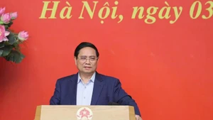 El primer ministro Pham Minh Chinh habla en la reunión. (Fotografía: Nhan Dan)