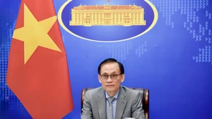 El miembro del Secretariado del Comité Central del Partido Comunista de Vietnam y ministro interino de Relaciones Exteriores, Le Hoai Trung. (Foto: VNA)