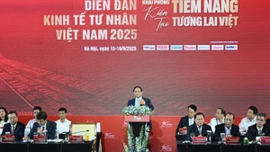 [Foto] Premier vietnamita asiste a diálogo de alto nivel del Foro del Sector Privado nacional