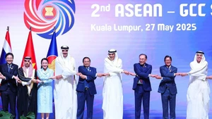 El primer ministro Pham Minh Chinh y los líderes de la Asean y del CCG en la segunda Cumbre Asean-CCG el 27 de mayo de 2025. (Foto: VNA)