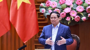 El primer ministro de Vietnam, Pham Minh Chinh, habla en la reunión. (Foto: VNA)