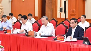 El secretario general del Partido Comunista de Vietnam, To Lam, interviene en la reunión. (Foto: Nhan Dan)