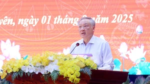 El vice primer ministro permanente de Vietnam, Nguyen Hoa Binh, pronuncia un discurso en la ceremonia. (Foto: VNA)