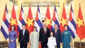 Los máximos dirigentes de Vietnam copresiden un banquete de Estado en honor al primer secretario del Comité Central del Partido Comunista de Cuba y presidente del país, Miguel Díaz-Canel Bermúdez. (Foto: VNA)