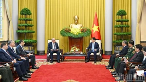 [Foto] Presidente de Vietnam recibe a ministro turco de Defensa Nacional