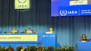Vu Le Thai Hoang, embajador de Vietnam en Austria y jefe de la delegación vietnamita ante el OIEA y organismos internacionales, interviene en la sesión plenaria de la 69ª Reunión Ordinaria de la Conferencia General del OIEA. (Foto: Nhan Dan)