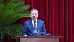 El secretario general del Partido Comunista de Vietnam, To Lam, interviene en el pleno. (Foto: Nhan Dan)