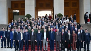 [Foto] Premier vietnamita asiste a conmemoración de los 50 años del Comité Nacional de Fronteras