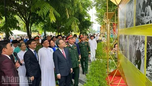 Inauguran exposición sobre el extinto secretario general Nguyen Van Linh