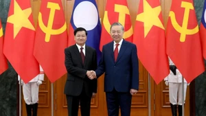 El secretario general del Partido Comunista de Vietnam, To Lam, se reúne con el secretario general y presidente de Laos, Thongloun Sisoulith, el 26 de enero de 2026.