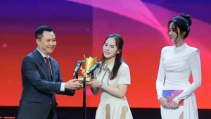 La tiradora Trinh Thu Vinh fue galardonada como Atleta Femenina del Año 9Fuente: VNA)