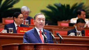 El secretario general del Partido Comunista de Vietnam, To Lam, presenta el Informe en el Congreso. (Foto: VNA)